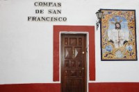 /album/encuentras-las-formas-matematicas-escondidad-en-las-figuras/compas-jpg/